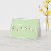 ピンクとグリーンの花のハッピーイースターグリーティングカード カード (黄色い花)