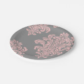 ピンクとグレーのダマスクパターン ペーパープレート (アングル)