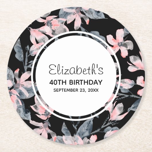 ピンクとグレーのフローラ水色パターン誕生日 ラウンドペーパーコースター (正面)
