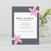 ピンクとグレーのフローラ結婚式招待状 招待状 (スタンド正面)