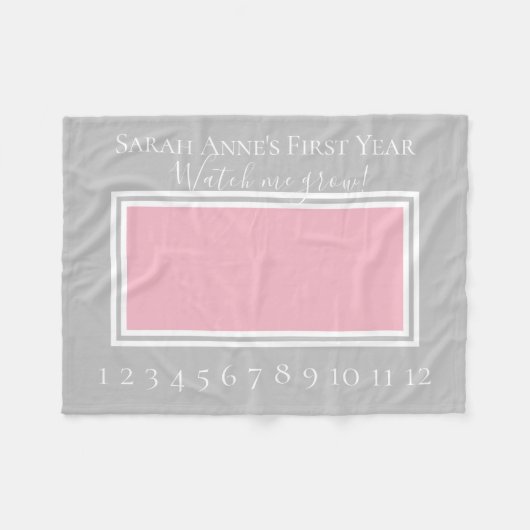 ピンクとグレーのベビーガールのマイルストーン写真 フリースブランケット (正面(横))