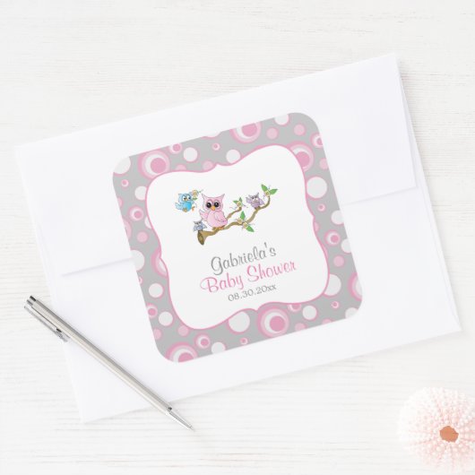 ピンクとグレーのベビーフクロウ赤ちゃんシャワーテーマ スクエアシール (封筒)