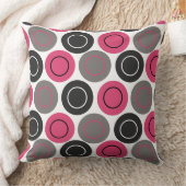 ピンクとグレーのポリカドット クッション (ブランケット)
