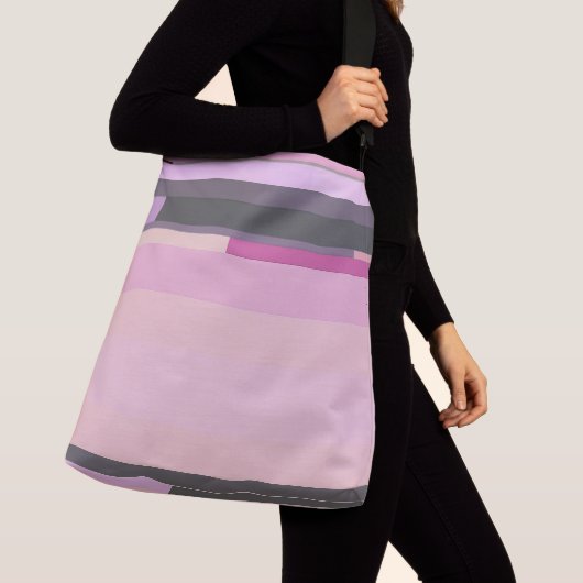 ピンクとグレーの抽象芸術ストライプ クロスボディバッグ (クローズアップ)