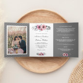 ピンクとグレーの水の色のフローラの写真結婚の 三つ折り招待状