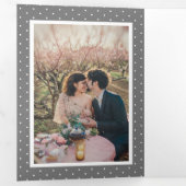 ピンクとグレーの水の色のフローラの写真結婚の 三つ折り招待状 (内部最初)