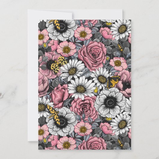 ピンクとグレーの花に蝶が混ざる (正面)