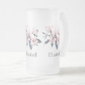 ピンクとグレーの花の上品な水色 フロストグラスビールジョッキ (正面右)