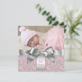 ピンクとグレーの赤ちゃん女の子の写真 キリスト洗礼 招待状 (スタンド正面)