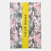 ピンクとグレーの迷彩自分の名前をパーソナライズ キッチンタオル (縦)