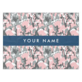ピンクとグレーの迷彩自分の名前をパーソナライズ テーブルクロス (正面(横))