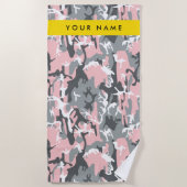 ピンクとグレーの迷彩自分の名前をパーソナライズ ビーチタオル (正面)