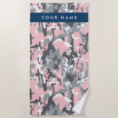 ピンクとグレーの迷彩自分の名前をパーソナライズ ビーチタオル (正面)