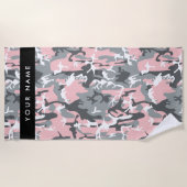 ピンクとグレーの迷彩自分の名前をパーソナライズ ビーチタオル (正面)