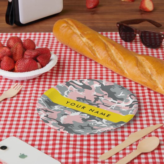 ピンクとグレーの迷彩自分の名前をパーソナライズ ペーパープレート (ピクニック)