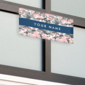 ピンクとグレーの迷彩自分の名前をパーソナライズ 横断幕 (ビルの外側)