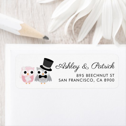 ピンクとグレー |かわいいフクロウの花嫁結婚と花婿 ラベル (インサイチュ)
