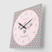 ピンクとグレー、水玉模様と名前 スクエア壁時計 (傾斜)