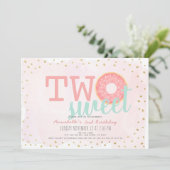 ピンクとゴールドのドーナツ　2人のスイートな女の子の2歳の誕生日 招待状 (スタンド正面)