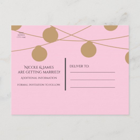 ピンクとゴールドのモダンなストリングライト セーブ・ザ・デート 案内ポストカード (裏面)