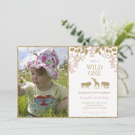 ピンクとゴールドのワイルドワン 1歳の女の子の誕生日写真 招待状 (スタンド正面)