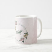 ピンクとシャンパン色の花と緑の葉 コーヒーマグカップ (正面右)
