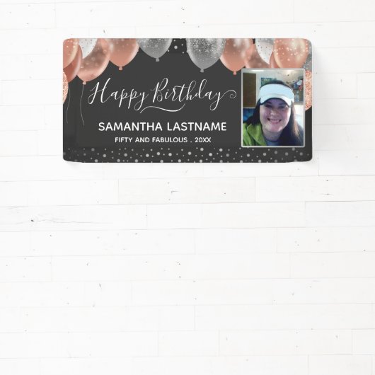 ピンクとシルバーのバルーン誕生日パーティーの予算 横断幕 (インサイチュ)