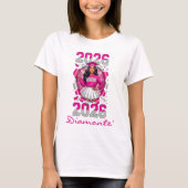 ピンクとシルバーの2026年卒業 Tシャツ (正面)