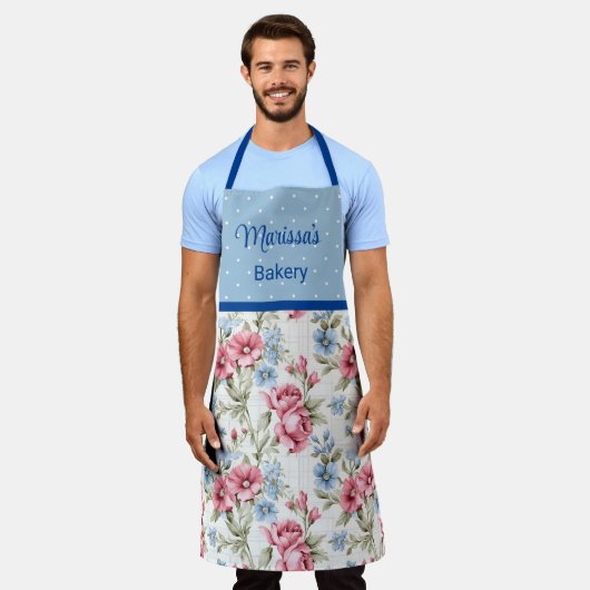 ピンクとスカイブルーのフローラ-水玉模様 モノグラムの エプロン (着用した状態)