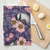 ピンクとスミレの野生バラの《鳥》アメリカゴガラ キッチンタオル (四つ折り)