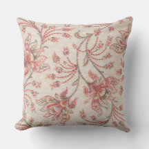 ピンクとセージの花オンアイボリー装飾用クッション