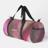 ピンクとタウペシックなカモフラージュモノグラムの ダッフルバッグ (右コーナー)
