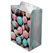 ピンクとターコイズのマカロン誕生日 ミディアムペーパーバッグ (正面アングル)