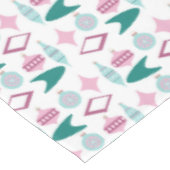 ピンクとターコイズレトロクリスマスオーナメント テーブルクロス (アングル)