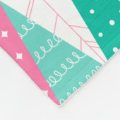 ピンクとティール(緑がかった色)クリスマスツリー フリースブランケット (角)