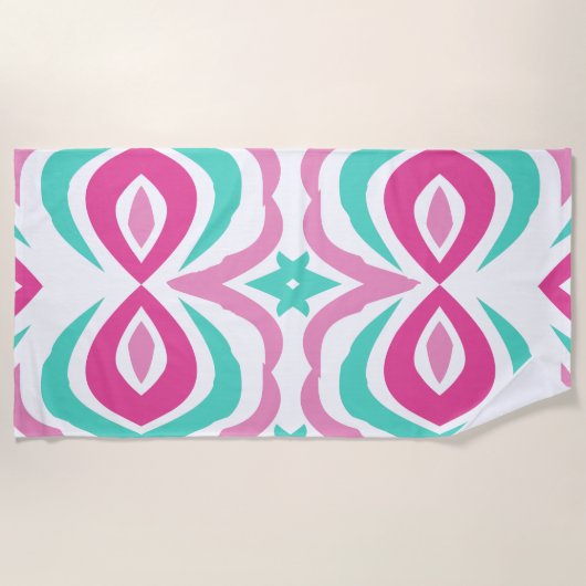 ピンクとティール（緑がかった色）パターン ビーチタオル (正面)