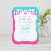 ピンクとティール（緑がかった色）ブルーの渦巻きバルミツワー 招待状 (スタンド正面)