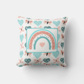 ピンクとティール(緑がかった色)虹、蝶とハート クッション (正面)