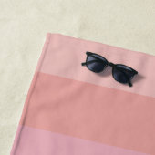 ピンクとテラコッタボホ幾何ストライプ的な名前 ビーチタオル (インサイチュ)