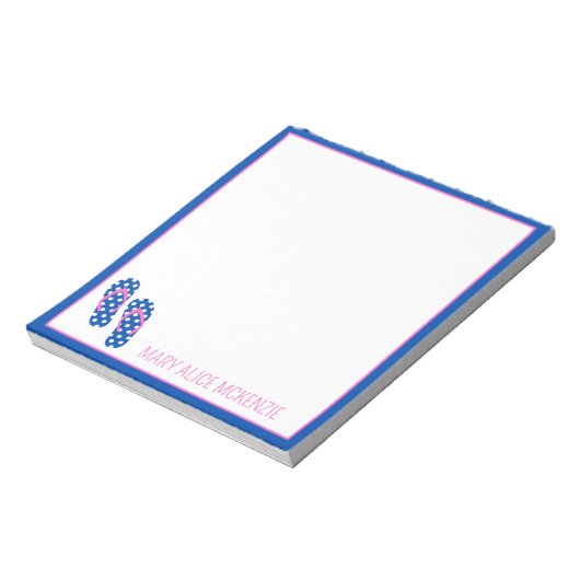 ピンクとネイビーの水玉模様がフロップスをフリップパーソナライズされた ノートパッド (回転)