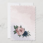 ピンクとネイビーの花の植物学的な花輪の結婚式 招待状 (裏面)