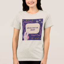 ピンクとパープルのイラストが入ったグレーTシャツ