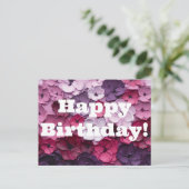 ピンクとパープルの花のデザインに誕生日メッセージ ポストカード (スタンド正面)