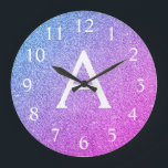 ピンクとパープルスパークルグリッターモノグラム名 ラージ壁時計<br><div class="desc">ピンクと紫のスパークルグリッターモノグラム名とイニシャル壁時計を提供。ウォールクロックは、銀の輝くグリッターを愛する人のための完璧な贈り物を作る。</div>