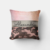ピンクとブラウンの迷彩柄 パーソナライズされた クッション (正面)