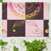 ピンクとブラックのグラフィックアート、神秘的なチェッカーボード キッチンタオル (折り畳み)