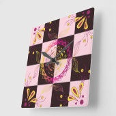 ピンクとブラックのグラフィックアート、神秘的なチェッカーボード スクエア壁時計 (傾斜)