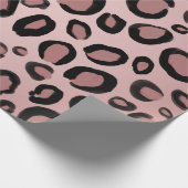 ピンクとブラックのチ絵を描ェータヒョウのプリントスポット ラッピングペーパー (角)