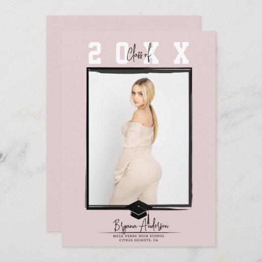 ピンクとブラックのトレンディー卒業写真(任意の色) 招待状 (正面/裏面)