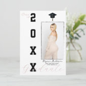 ピンクとブラックの卒業写真のお知らせ 招待状 (スタンド正面)